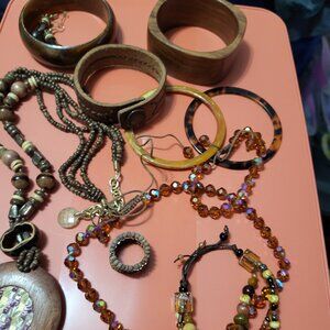 Lot 5 - Jewerly Bundle (28 Pieces)